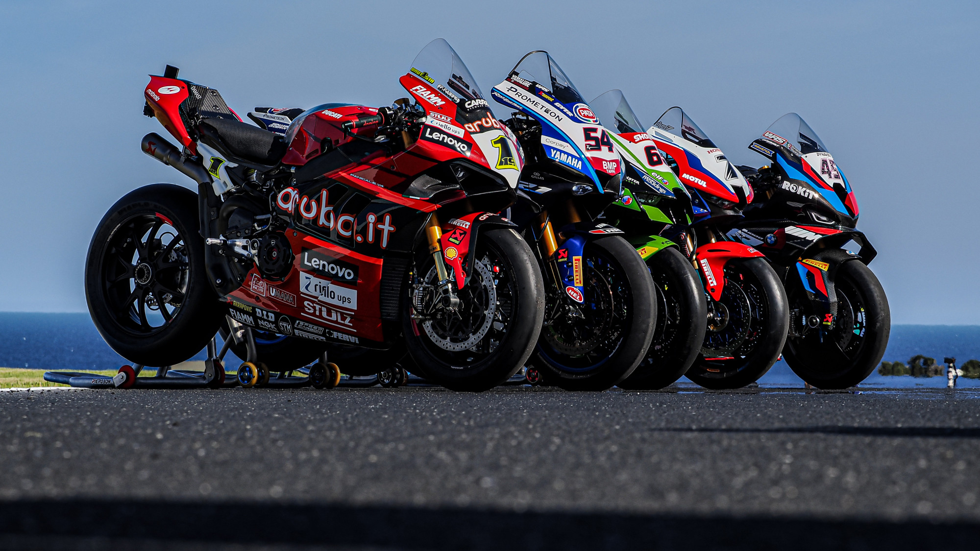 Superbike 2024, test Portimao day 1 live timing free in pista anche