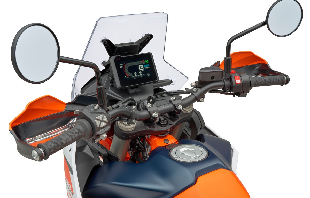 657931_MY25_KTM_790_Adventure_R_Detail-Cockpit-Handlebar_STUDIO_KTM-790-ADVENTURE-R