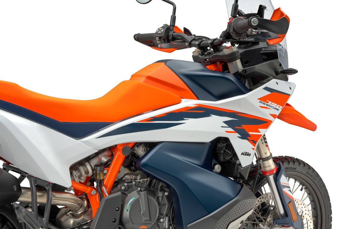 657932_MY25_KTM_790_Adventure_R_Detail-CTG-Front-plastics_STUDIO_KTM-790-ADVENTURE-R