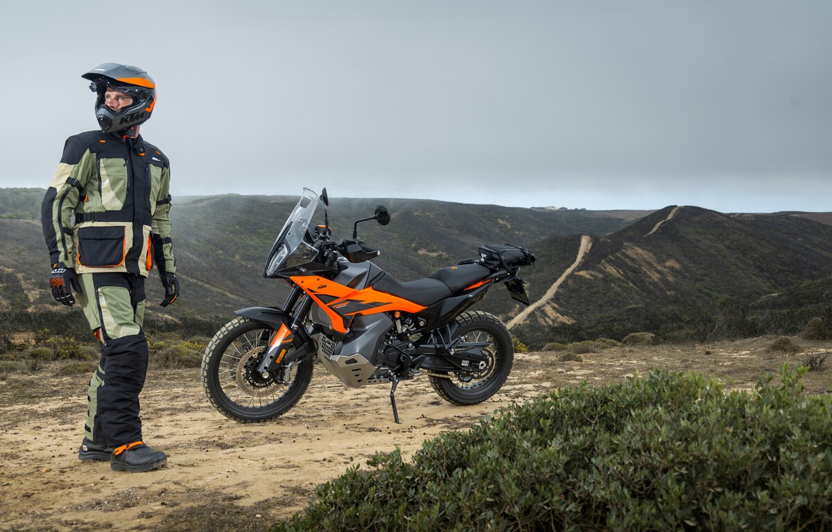 652443_MY25-KTM-790-ADVENTURE-STATIC_KTM-790-ADVENTURE