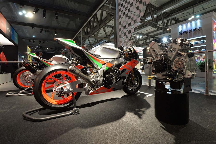 Aprilia-RSV4-R-FW-GP-Aprilia-Racing-Factory-Works-03