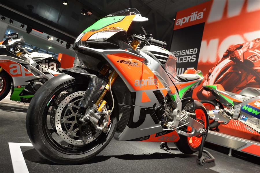 Aprilia-RSV4-R-FW-GP-Aprilia-Racing-Factory-Works-04