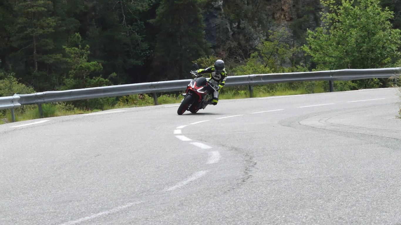 Aprilia-Tuono-660-DDG-Mag-test1-1