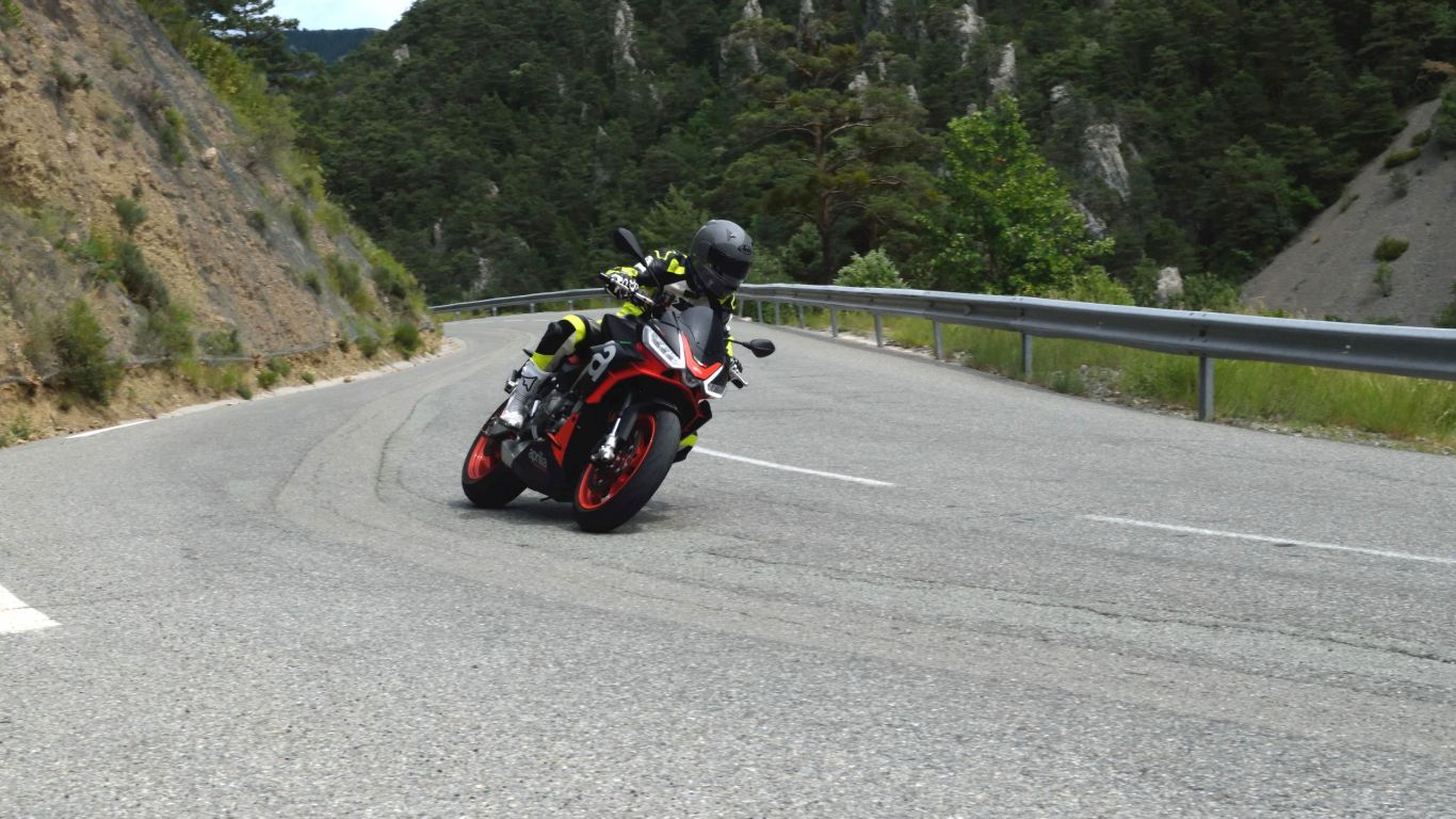 Aprilia-Tuono-660-DDG-Mag-test1-3