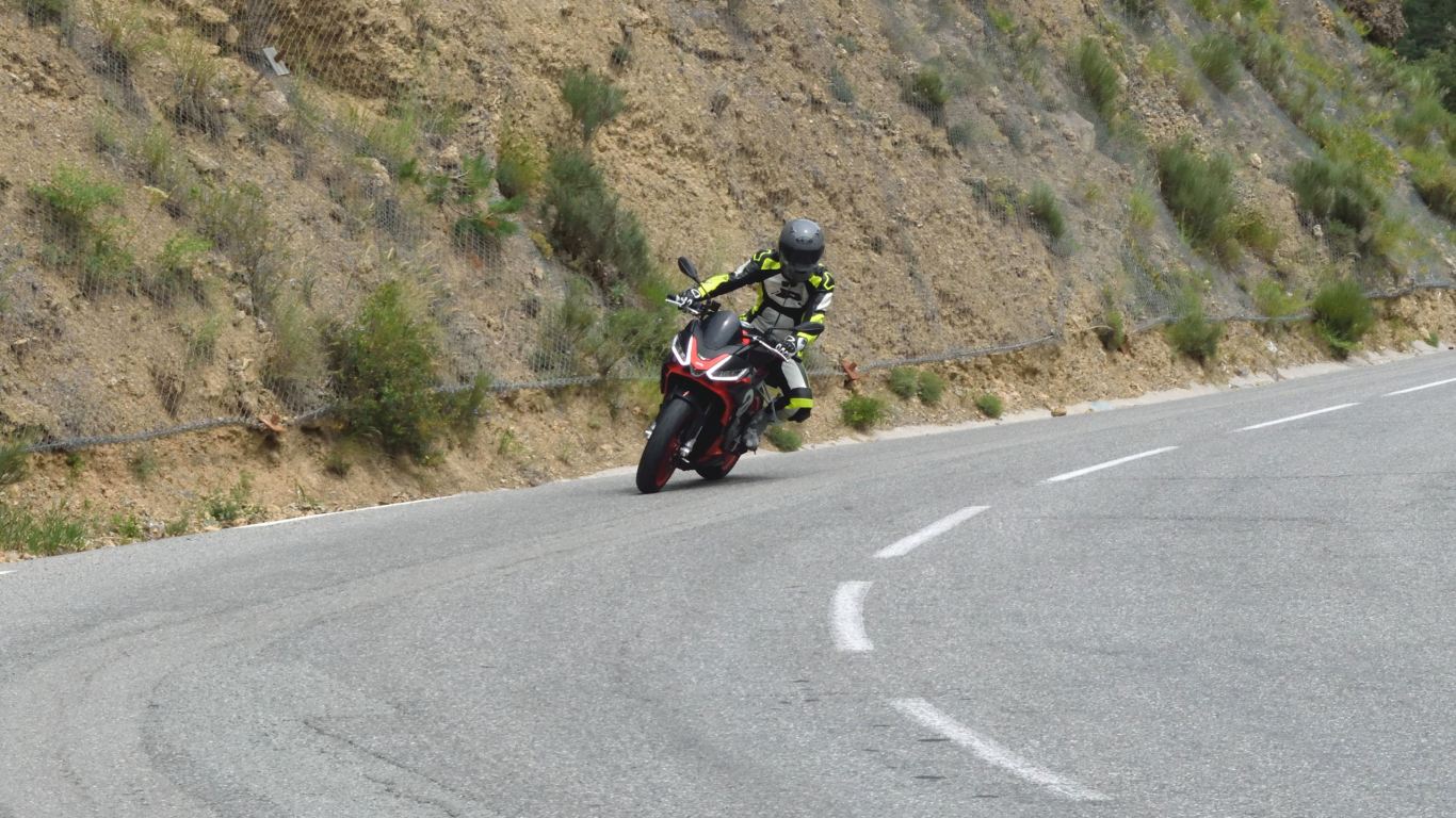 Aprilia-Tuono-660-DDG-Mag-test-2-1