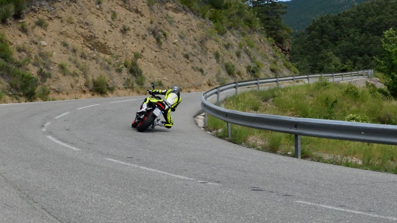 Aprilia-Tuono-660-DDG-Mag-test-3-2