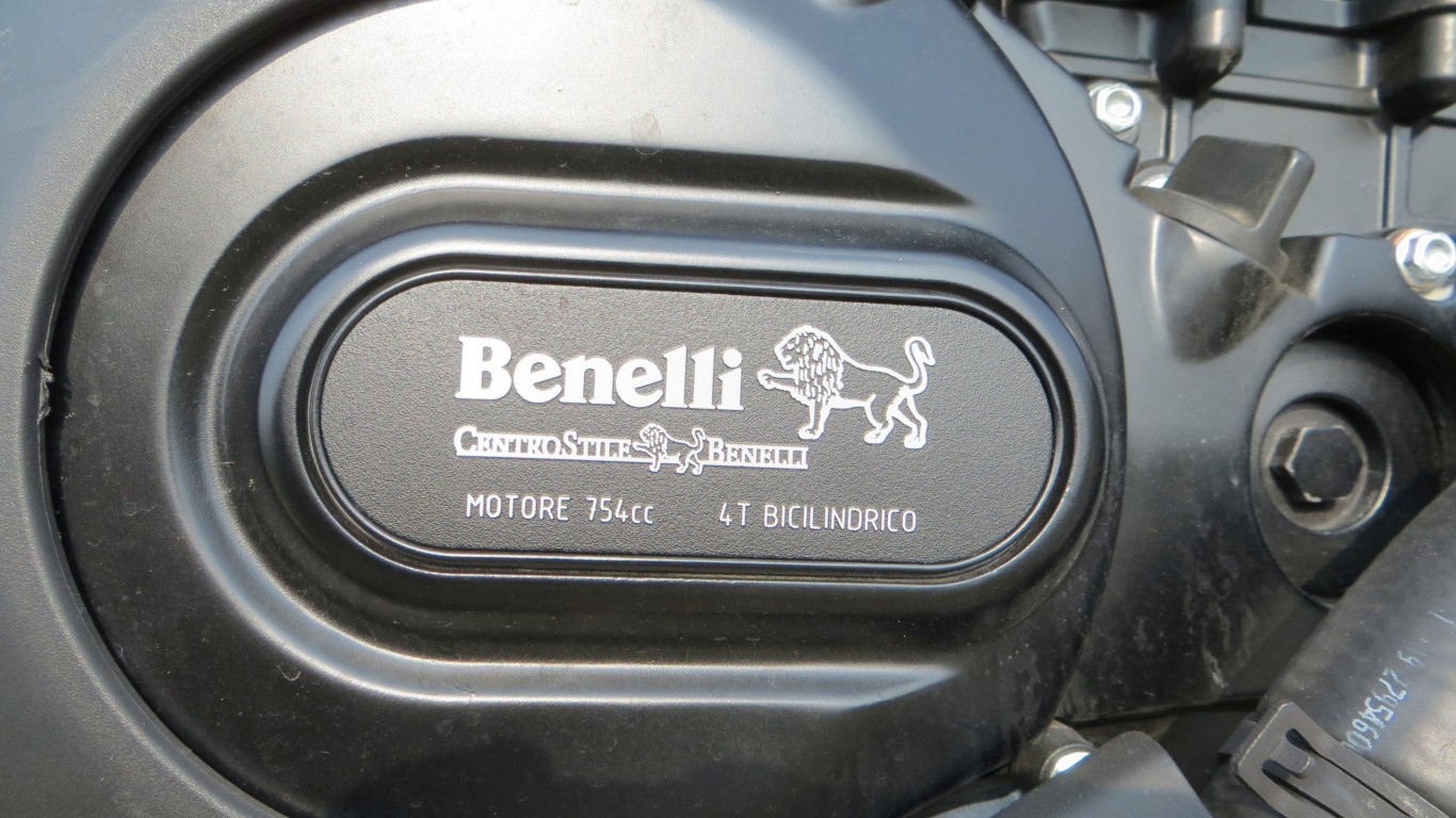 benelli-leoncino-800-static-1-7