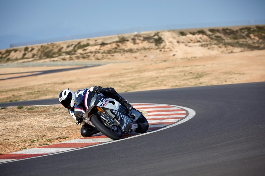 BMW-HP4-Race-pista (16)