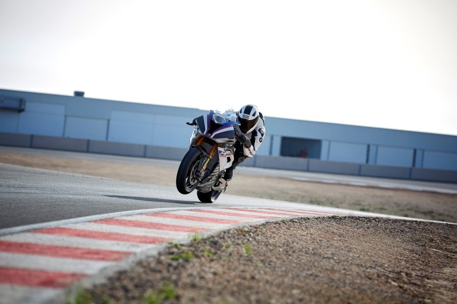 BMW-HP4-Race-pista (18)