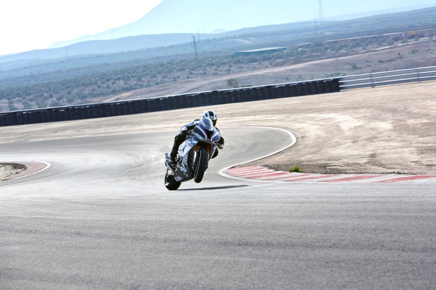 BMW-HP4-Race-pista (19)