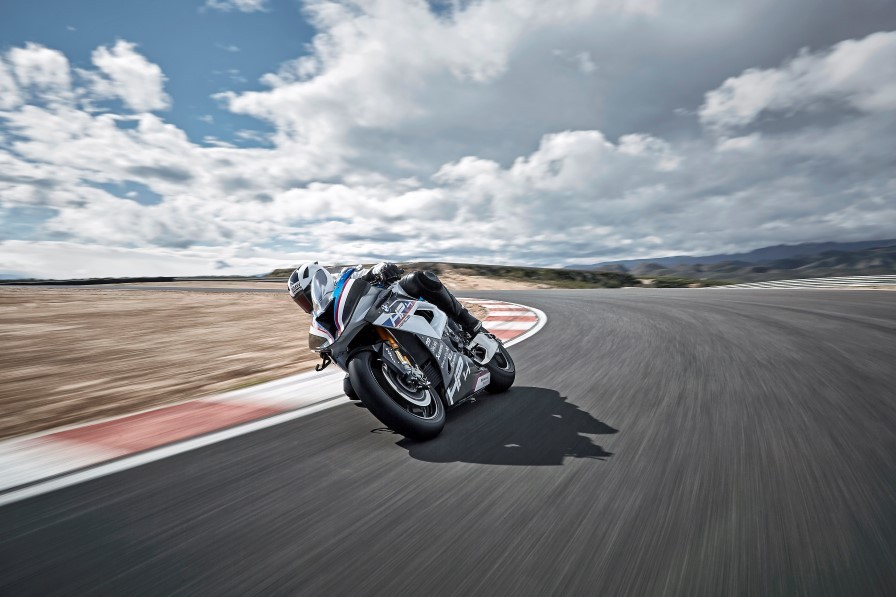 BMW-HP4-Race-pista (4)