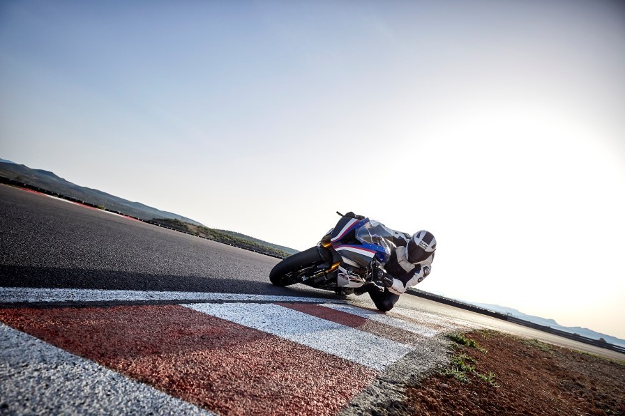 BMW-HP4-Race-pista (9)