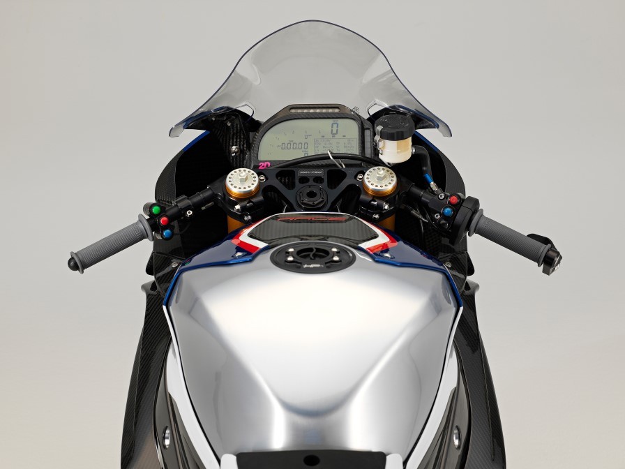 BMW-HP4-Race-studio (10)