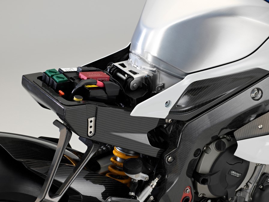 BMW-HP4-Race-studio (16)