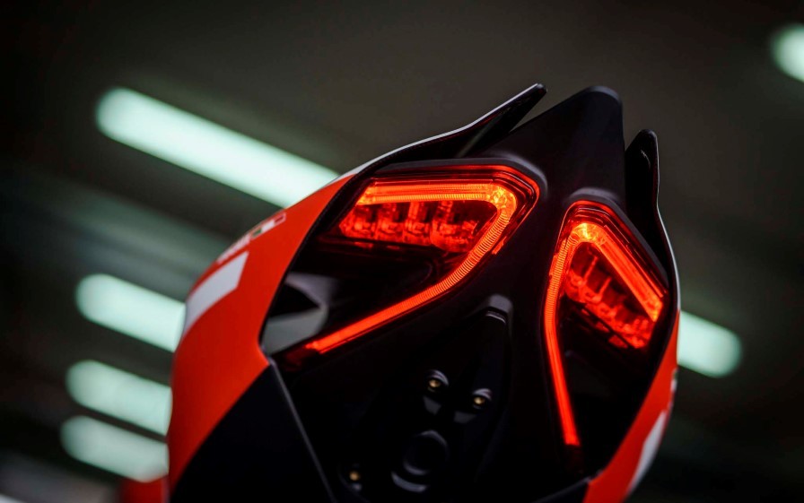 Ducati-1299-Superleggera-hi_res_2