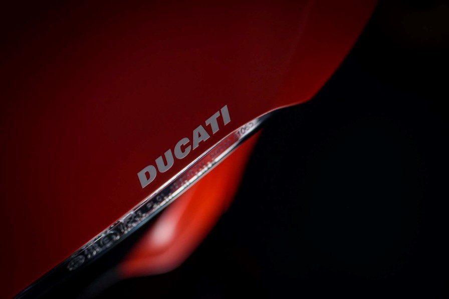 Ducati-1299-Superleggera-hi_res_4