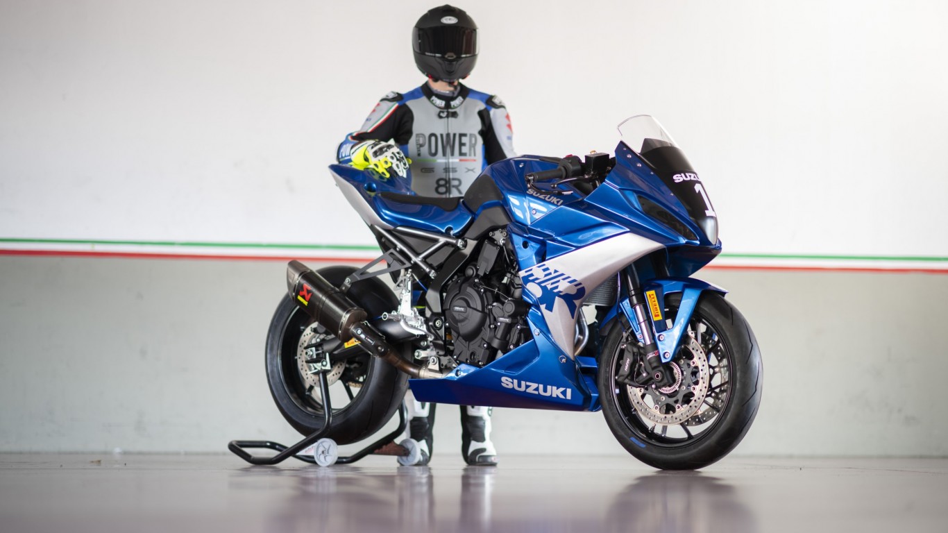 suzuki-gsx-8r-cup-4