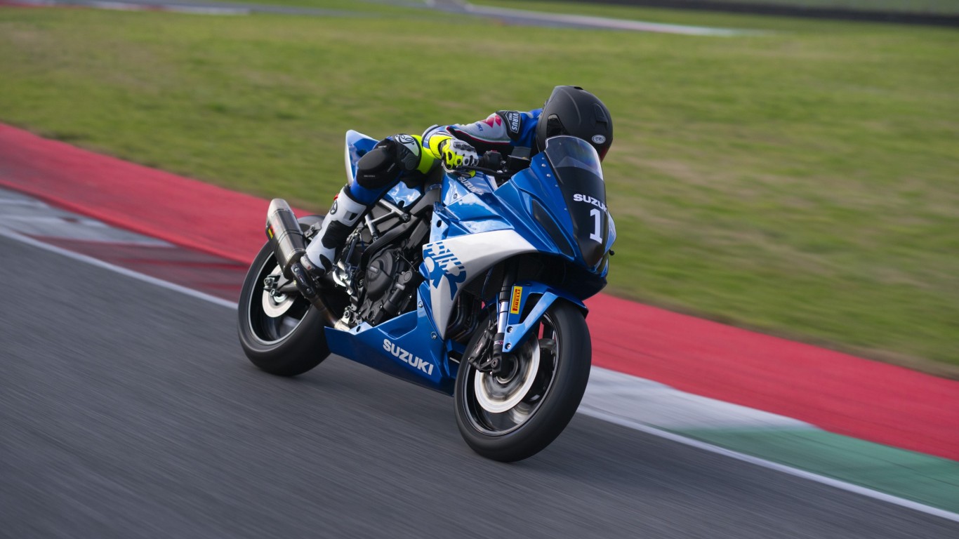 suzuki-gsx-8r-cup-5