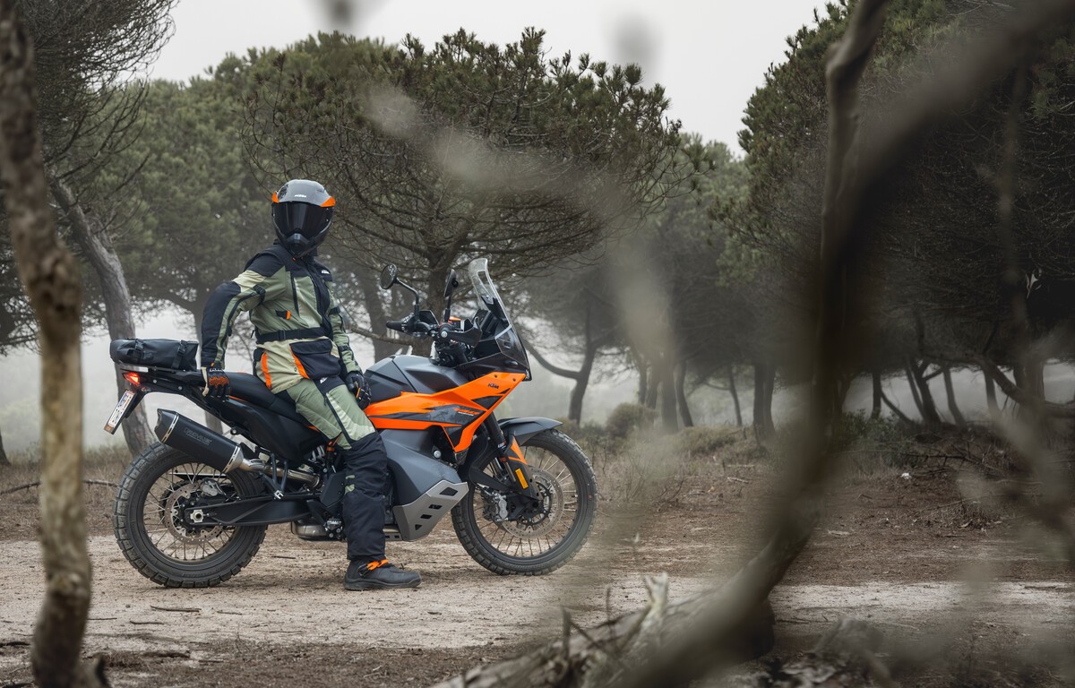 652425_MY25-KTM-790-ADVENTURE-STATIC_KTM-790-ADVENTURE_STATIC