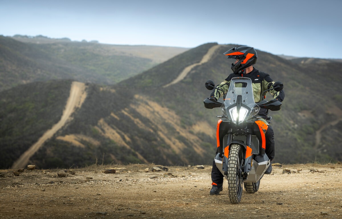 652442_MY25-KTM-790-ADVENTURE-STATIC_KTM-790-ADVENTURE