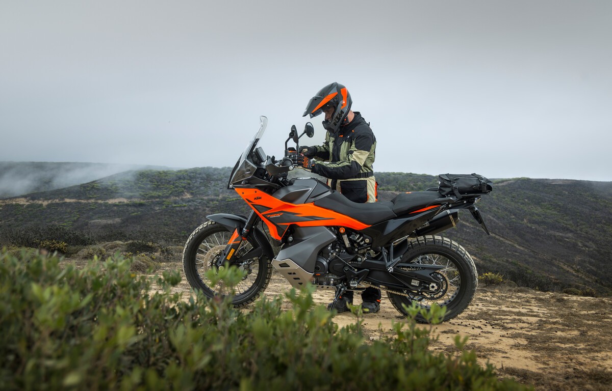 652446_MY25-KTM-790-ADVENTURE-STATIC_KTM-790-ADVENTURE