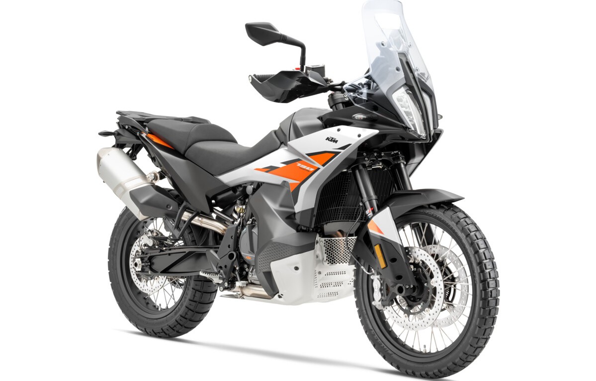 656666_MY25_KTM_790_ADV_WHITE_KTM-790-ADVENTURE_STUDIO