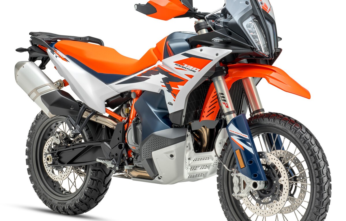 657927_MY25_KTM_790_Adventure_R_45-Front-Right_STUDIO_KTM-790-ADVENTURE-R