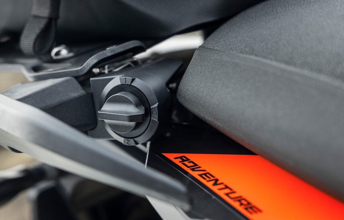 652422_MY25-KTM-790-ADVENTURE-DETAIL_KTM-790-ADVENTURE