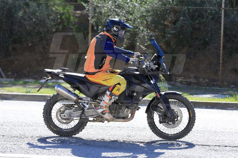 ktm-790-adventure-spy-photo-04