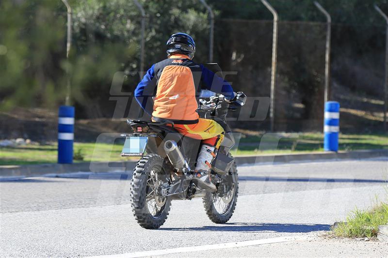 ktm-790-adventure-spy-photo-07