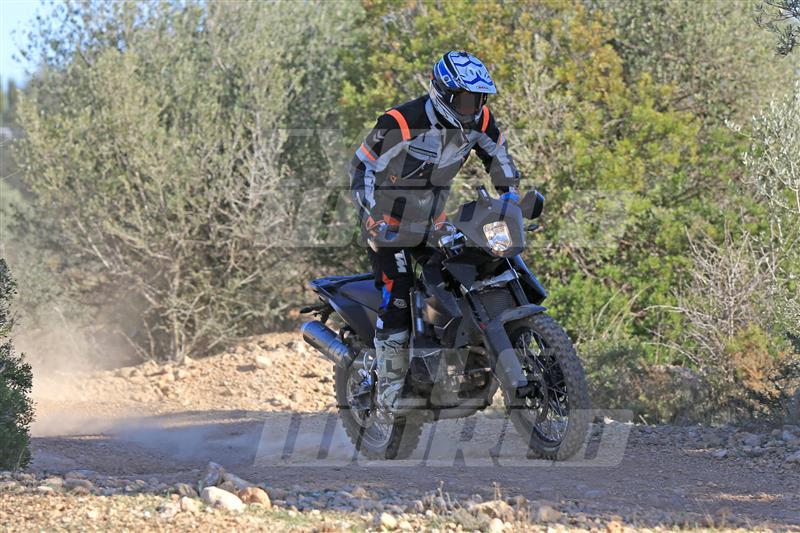 ktm-790-adventure-spy-photo-08