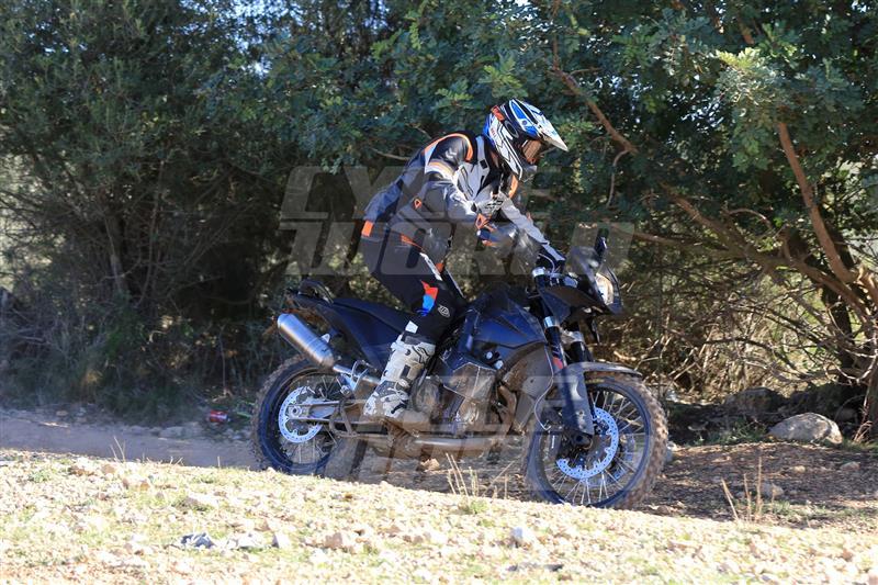 ktm-790-adventure-spy-photo-09