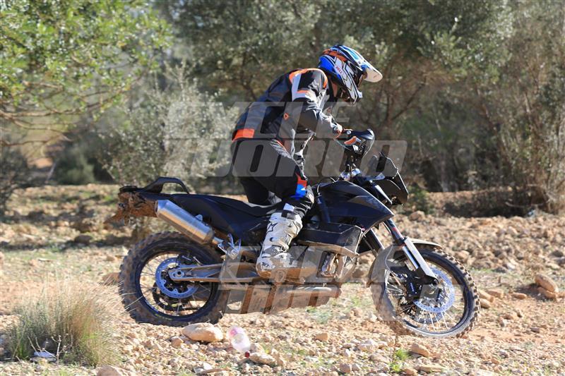 ktm-790-adventure-spy-photo-11