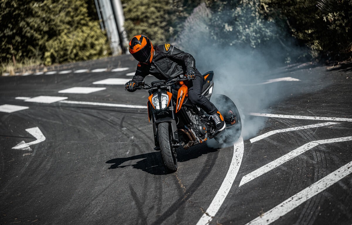 MY24-KTM-790-DUKE