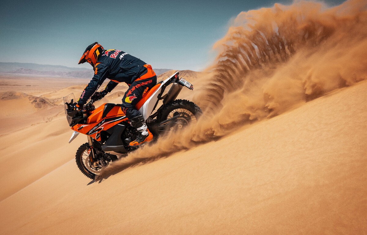 MY24-KTM-890-ADVENTURE-R-RALLY-1