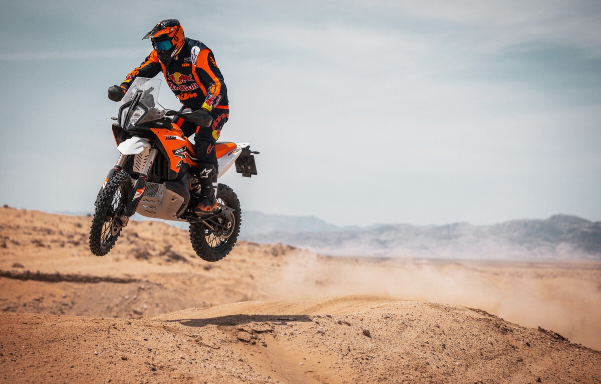 MY24-KTM-890-ADVENTURE-R-RALLY-2