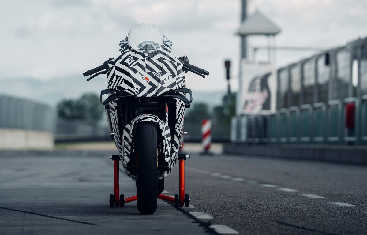 2025-KTM-990-RC-5