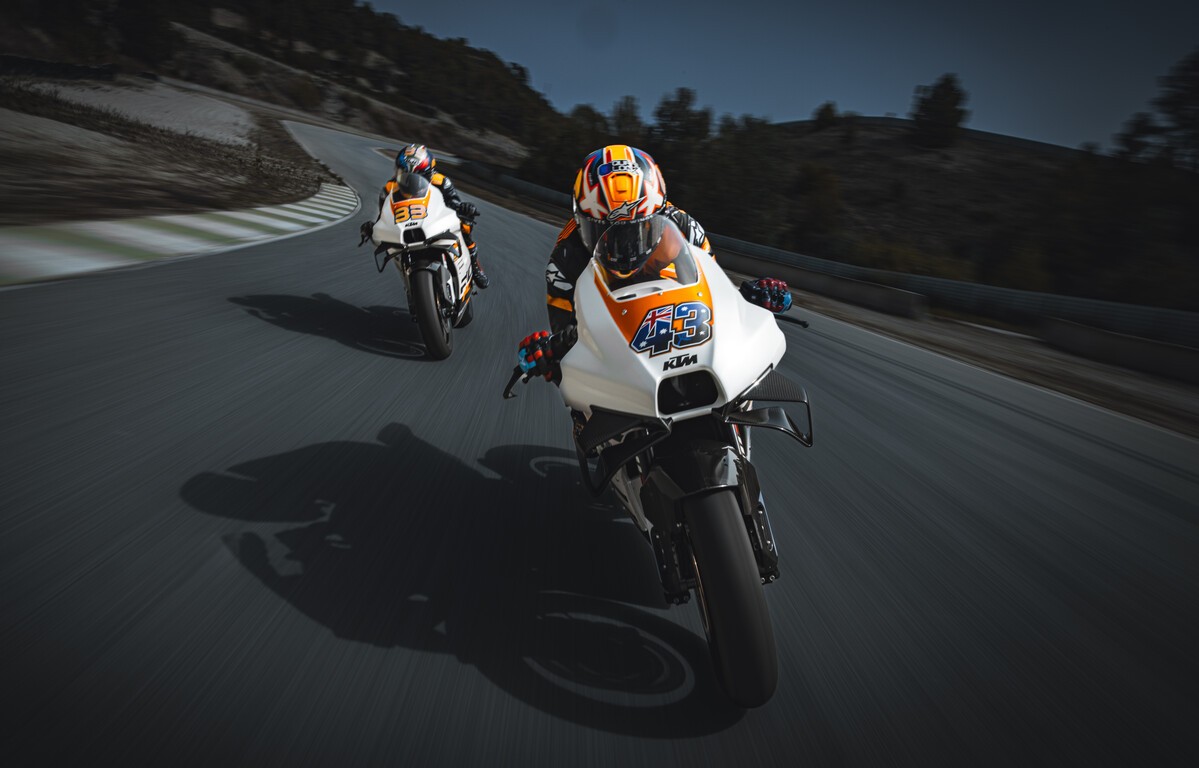 2024-KTM-RC8C-2