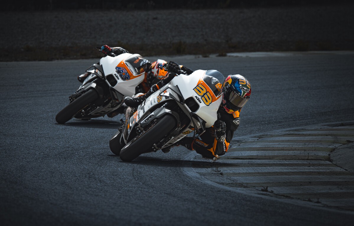 2024-KTM-RC8C-3