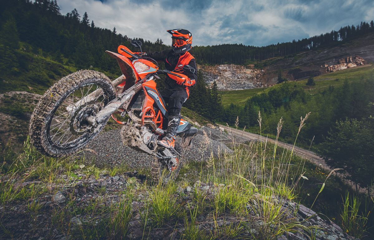 KTM-690-ENDURO-R-2021-Action2