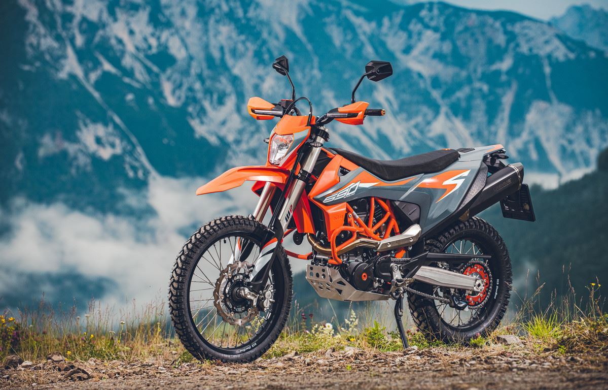 KTM-690-ENDURO-R-2021-Static