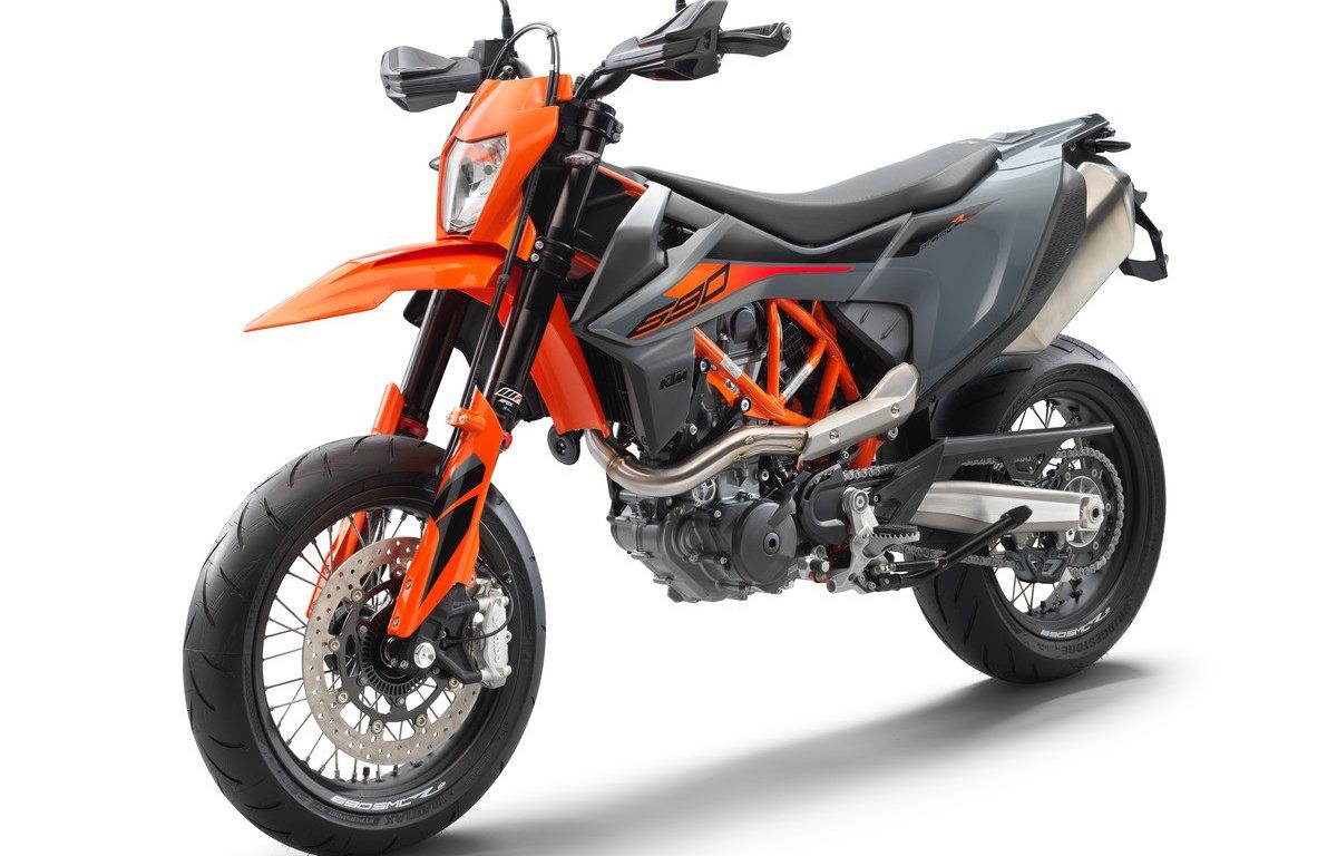 KTM-690-SMC-R-2021-front-left