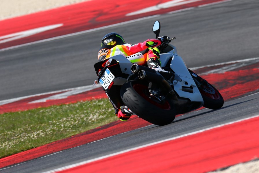 ducati-959-test-simona-pastrone-daidegas-track-2