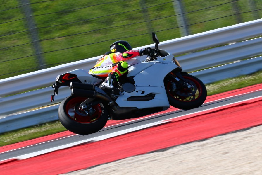 ducati-959-test-simona-pastrone-daidegas-track-3