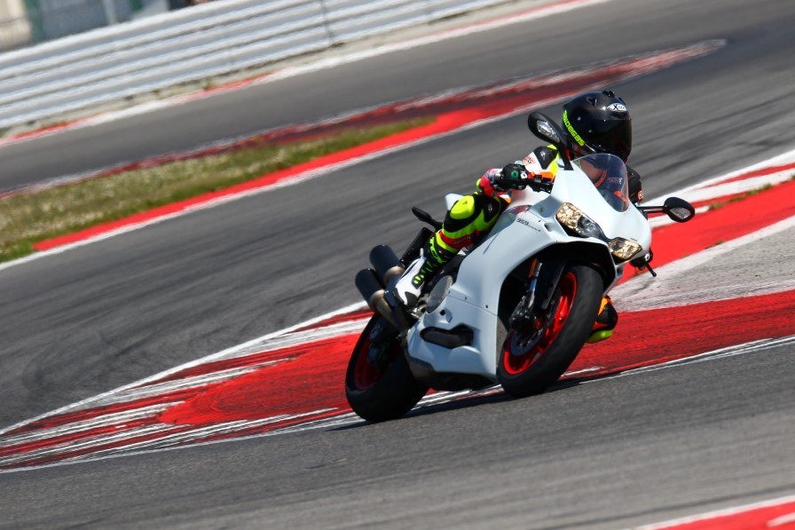 ducati-959-test-simona-pastrone-daidegas-track-5