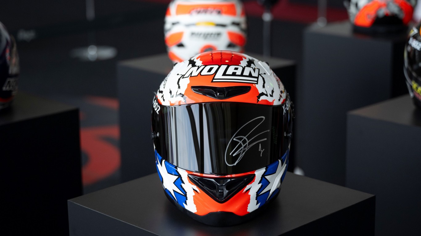 Making-MotoGP-History-Nolan-Helmets-11