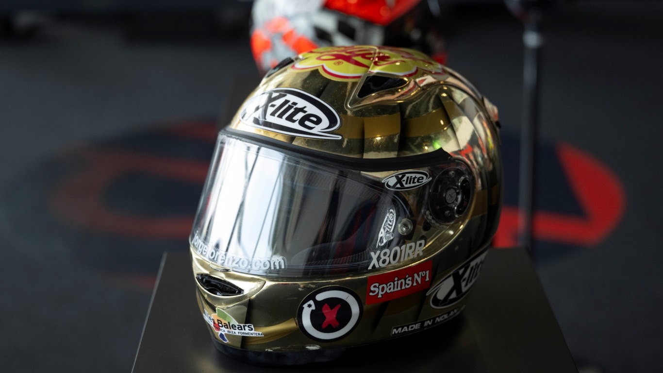 Making-MotoGP-History-Nolan-Helmets-14