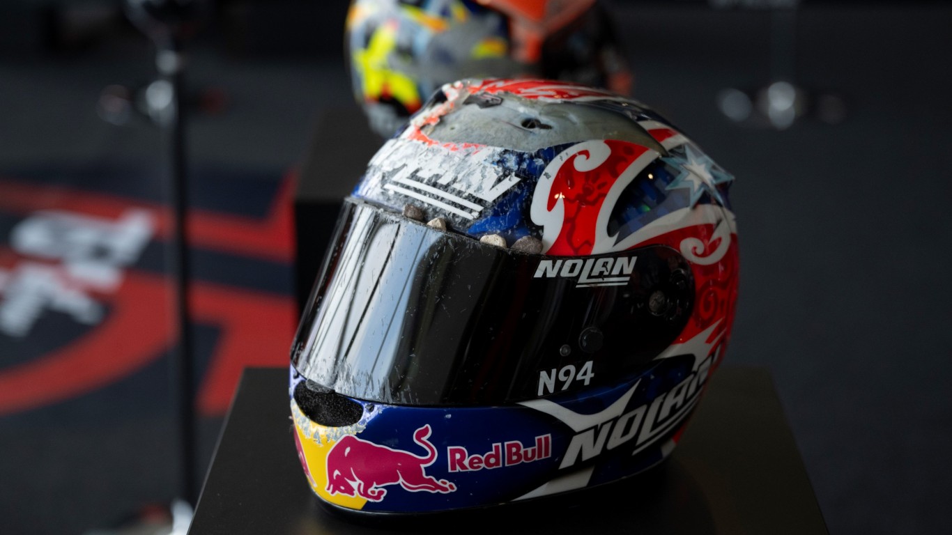 Making-MotoGP-History-Nolan-Helmets-15