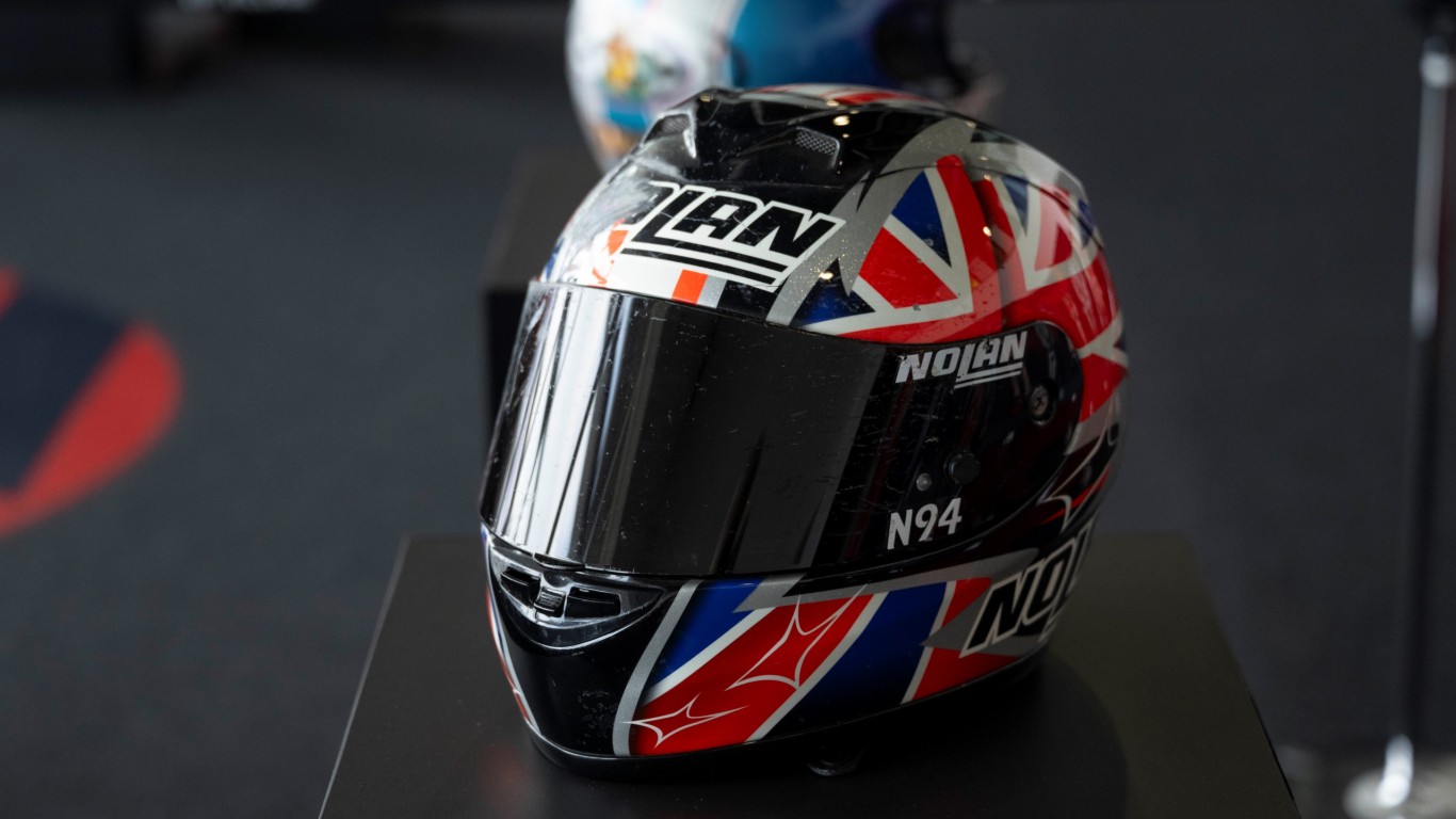 Making-MotoGP-History-Nolan-Helmets-16