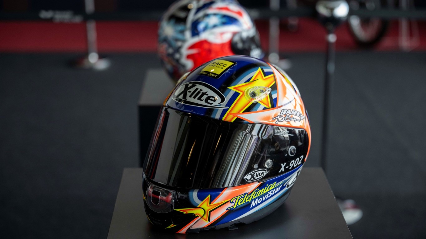 Making-MotoGP-History-Nolan-Helmets-18